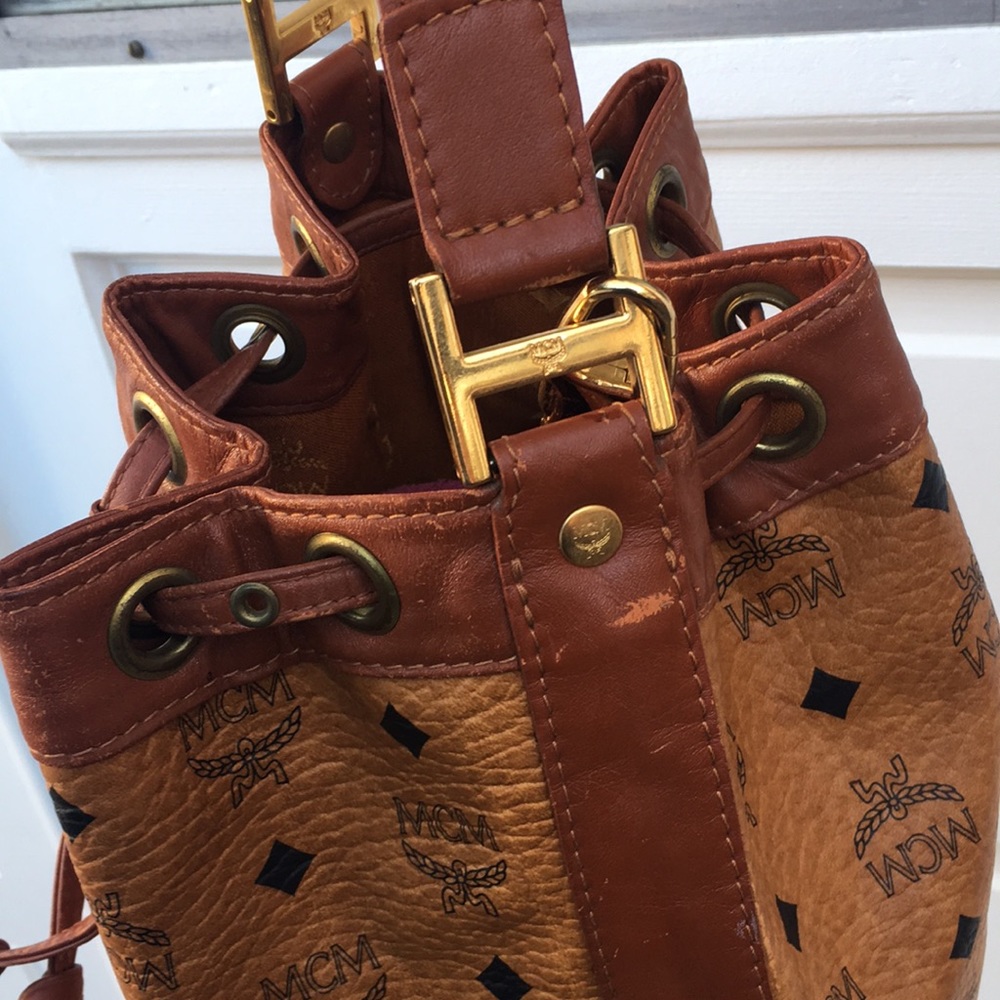 Mcm bucket bag (includes dust bag and cards) - Picture 4 of 15